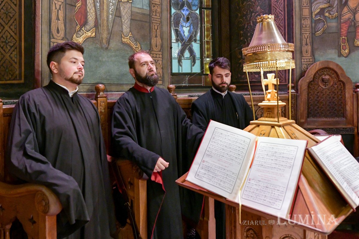 Laudă de seară adusă Ocrotitorului României la Catedrala Patriarhală 235612