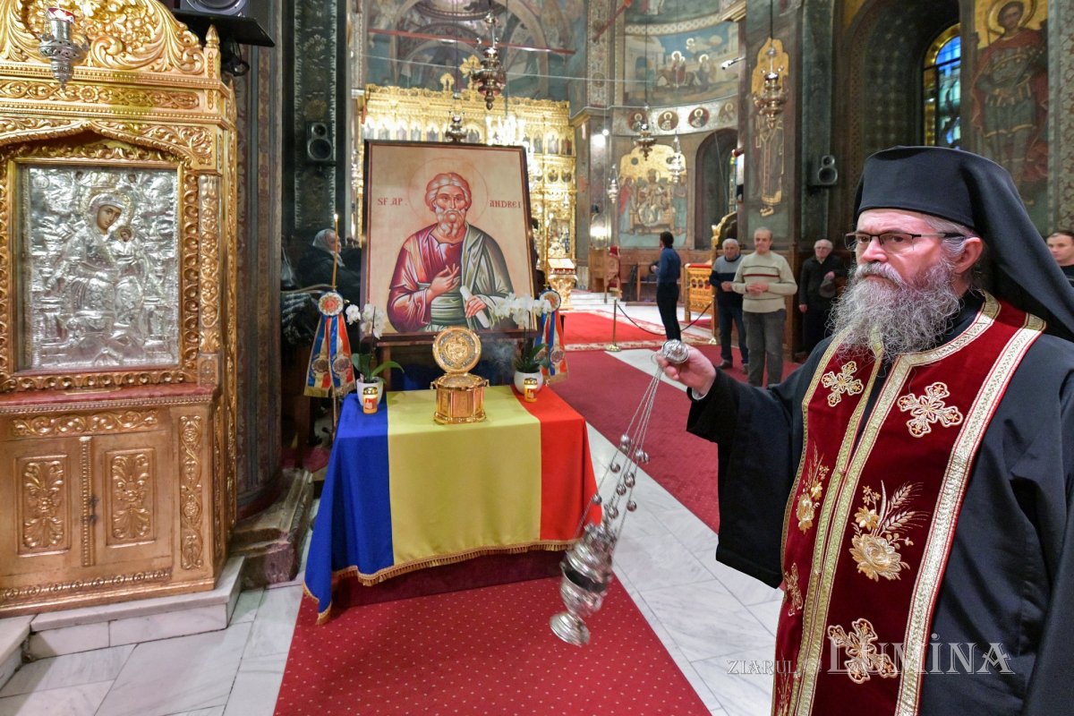 Laudă de seară adusă Ocrotitorului României la Catedrala Patriarhală 235614