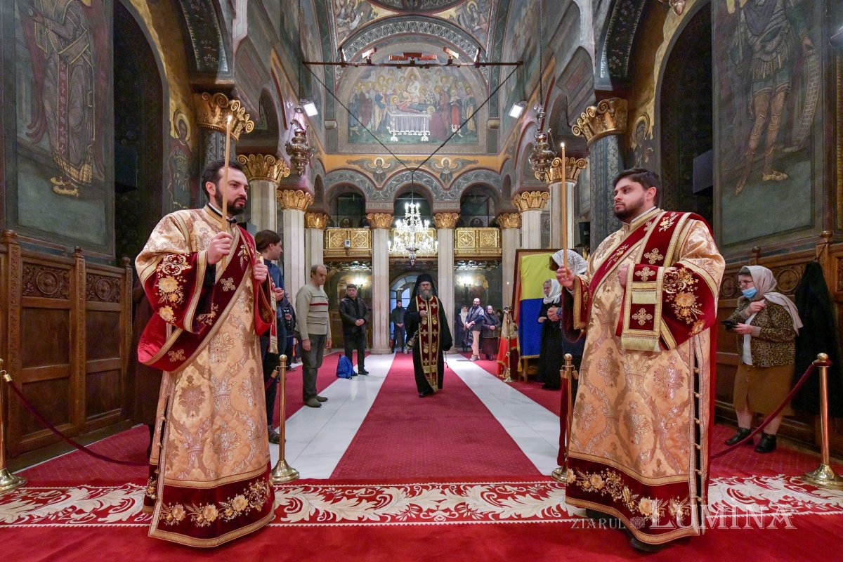 Laudă de seară adusă Ocrotitorului României la Catedrala Patriarhală 235615