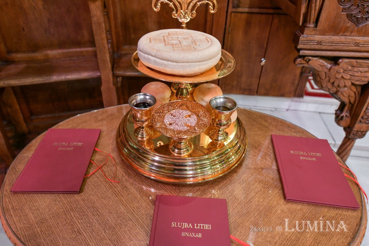 Laudă de seară adusă Ocrotitorului României la Catedrala Patriarhală 235622