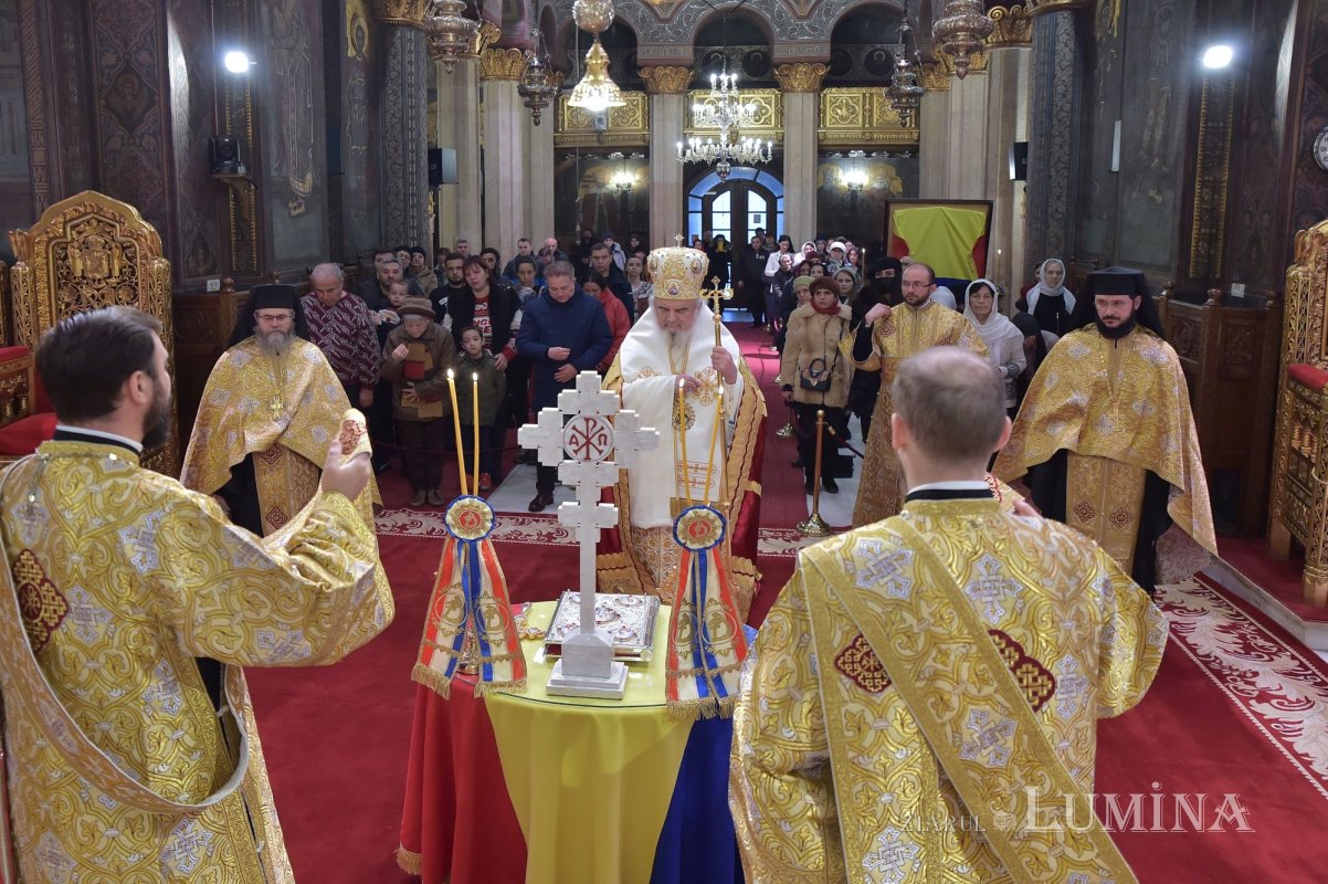 Patriarhul României a săvârşit Te Deum-ul de Ziua Naţională 235881