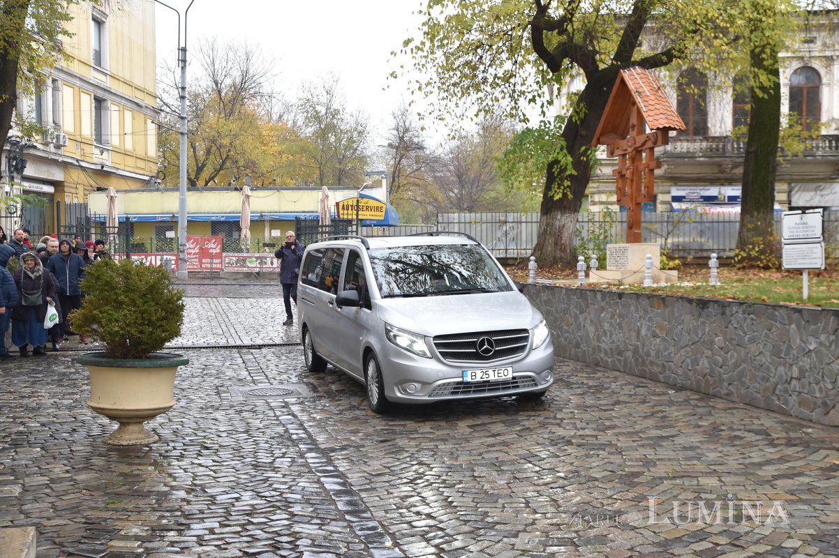 Brâul Maicii Domnului a ajuns la Biserica „Sfântul Gheorghe”-Nou din Capitală 236068
