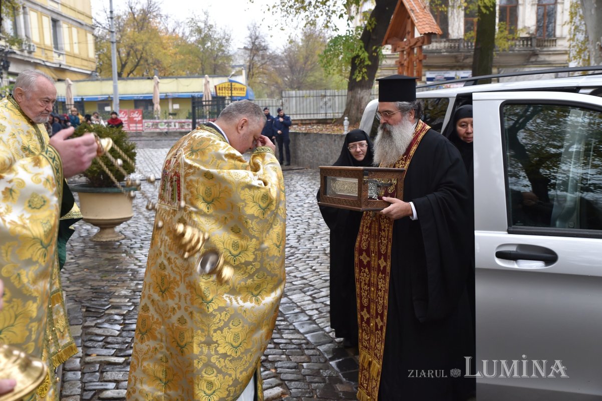 Brâul Maicii Domnului a ajuns la Biserica „Sfântul Gheorghe”-Nou din Capitală 236070