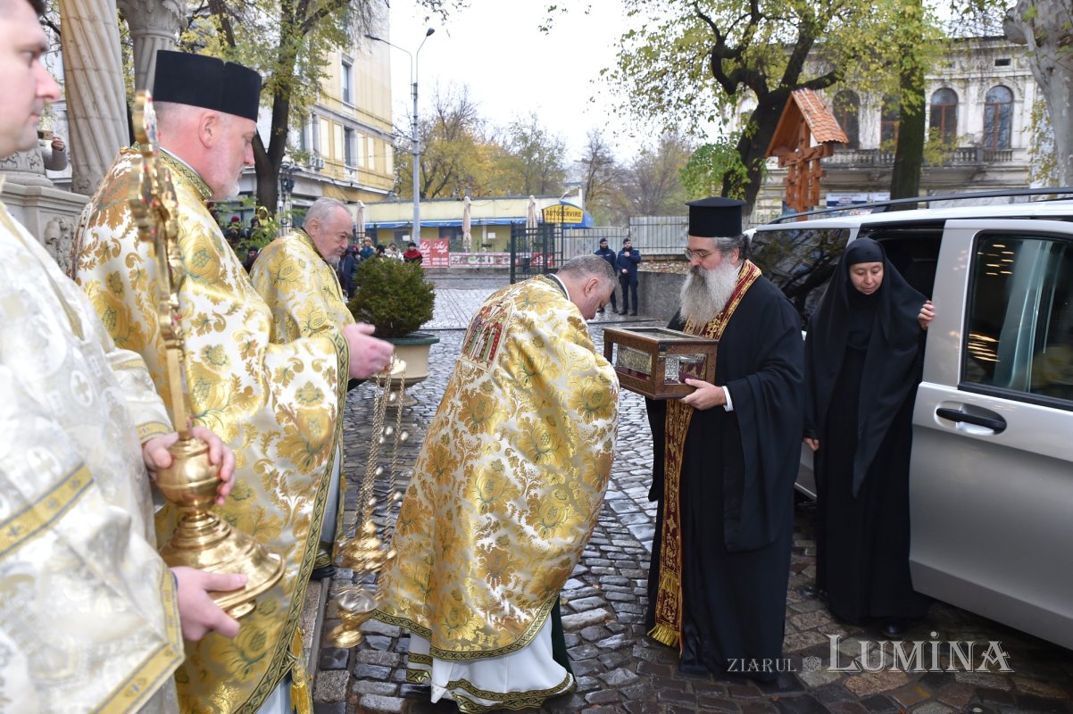 Brâul Maicii Domnului a ajuns la Biserica „Sfântul Gheorghe”-Nou din Capitală 236071