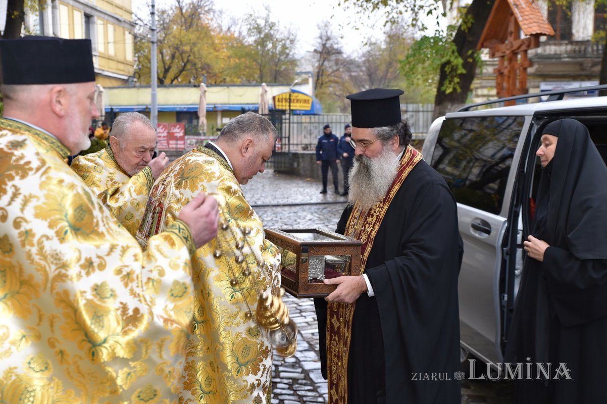 Brâul Maicii Domnului a ajuns la Biserica „Sfântul Gheorghe”-Nou din Capitală 236072