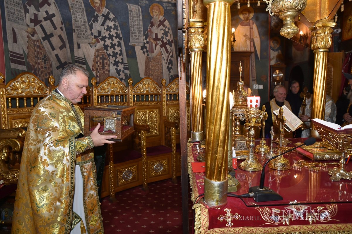 Brâul Maicii Domnului a ajuns la Biserica „Sfântul Gheorghe”-Nou din Capitală 236078