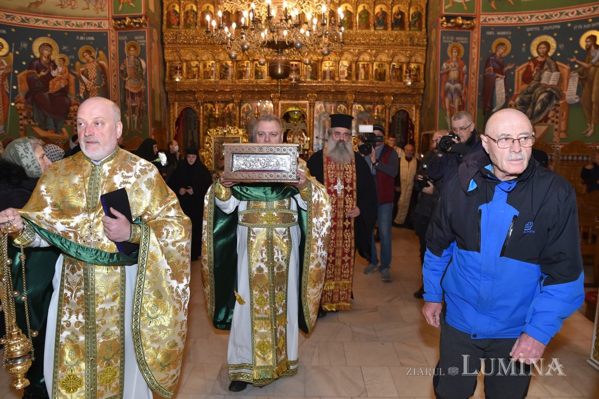 Brâul Maicii Domnului a ajuns la Biserica „Sfântul Gheorghe”-Nou din Capitală 236080