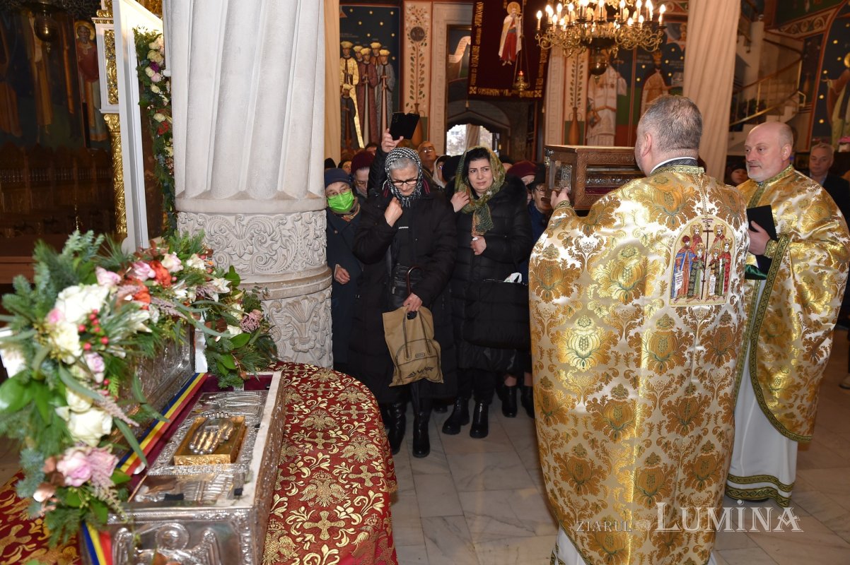 Brâul Maicii Domnului a ajuns la Biserica „Sfântul Gheorghe”-Nou din Capitală 236081
