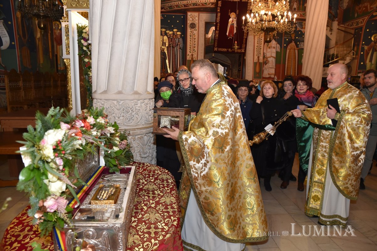 Brâul Maicii Domnului a ajuns la Biserica „Sfântul Gheorghe”-Nou din Capitală 236082