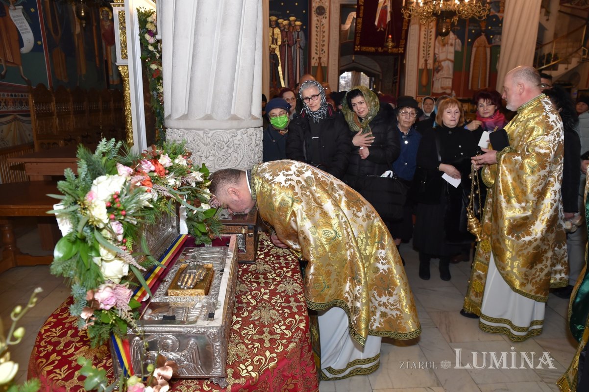 Brâul Maicii Domnului a ajuns la Biserica „Sfântul Gheorghe”-Nou din Capitală 236083