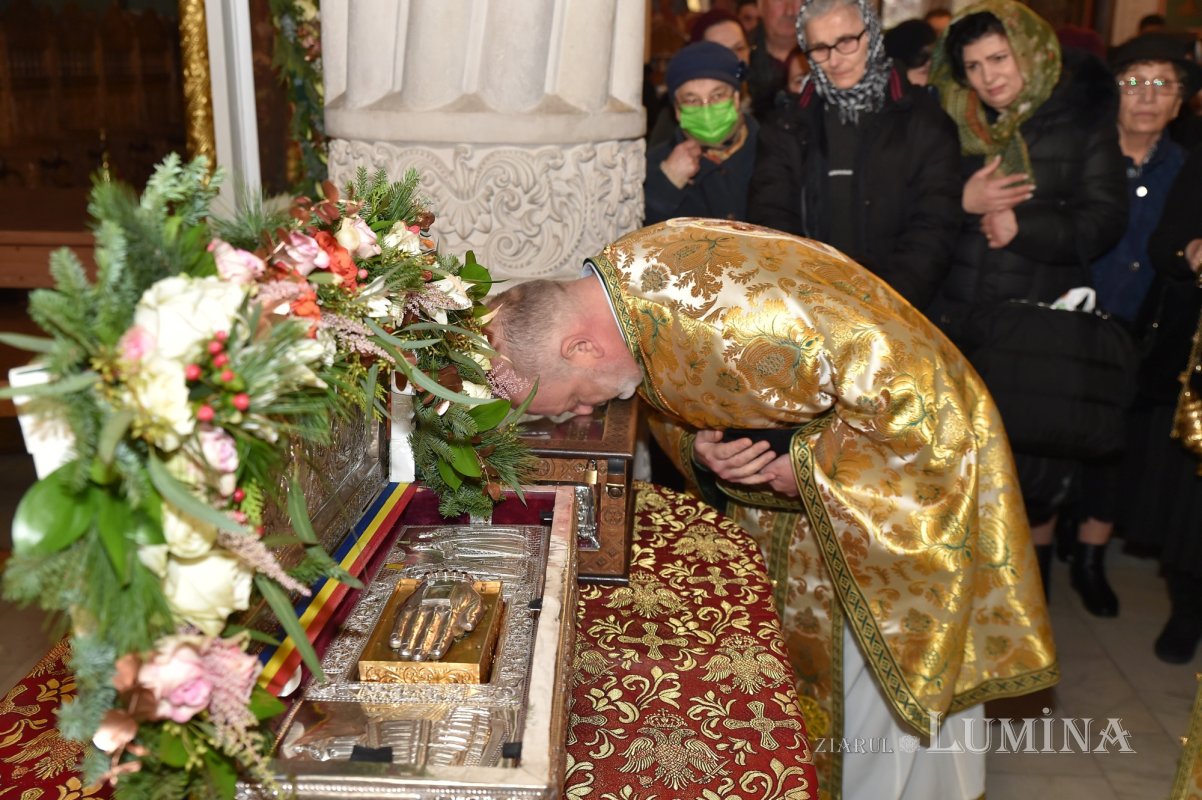 Brâul Maicii Domnului a ajuns la Biserica „Sfântul Gheorghe”-Nou din Capitală 236084