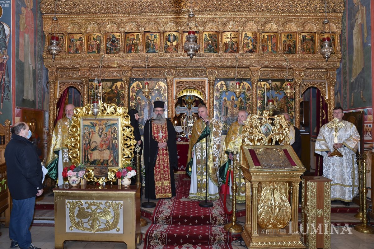 Brâul Maicii Domnului a ajuns la Biserica „Sfântul Gheorghe”-Nou din Capitală 236090