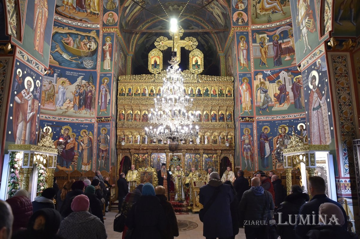 Brâul Maicii Domnului a ajuns la Biserica „Sfântul Gheorghe”-Nou din Capitală 236093