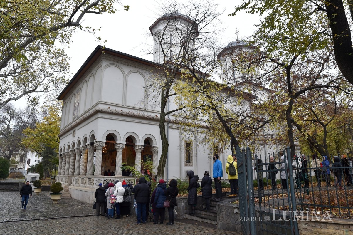 Brâul Maicii Domnului a ajuns la Biserica „Sfântul Gheorghe”-Nou din Capitală 236095