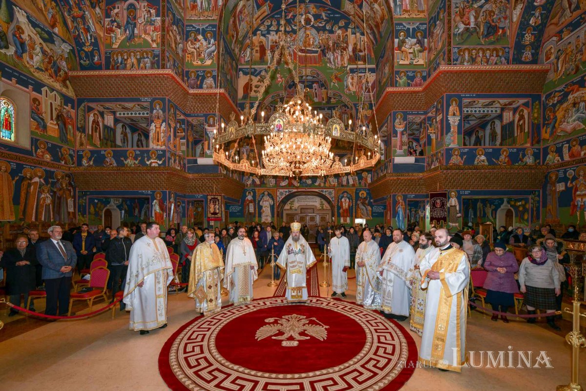 Rugăciune și pomenire la Parohia „Sfânta Vineri”- Drumul Taberei 236576