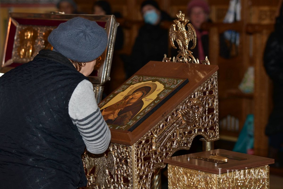 Rugăciune și pomenire la Parohia „Sfânta Vineri”- Drumul Taberei 236578