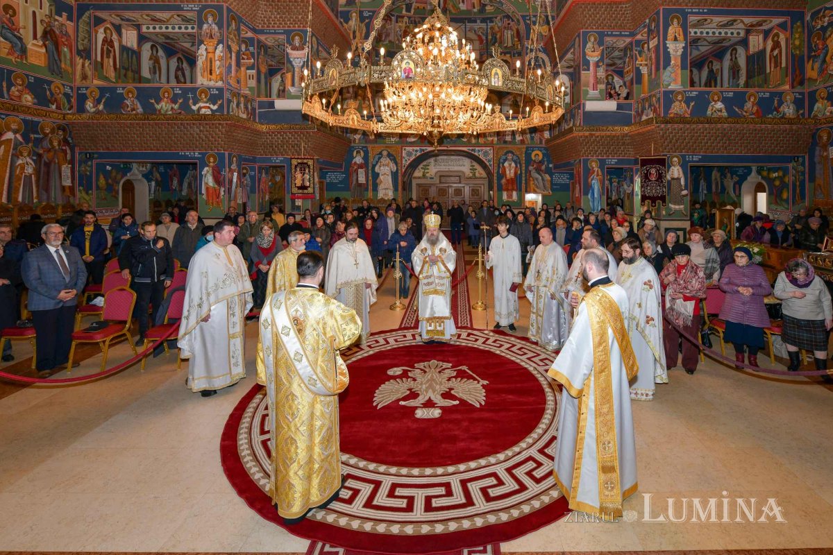 Rugăciune și pomenire la Parohia „Sfânta Vineri”- Drumul Taberei 236579