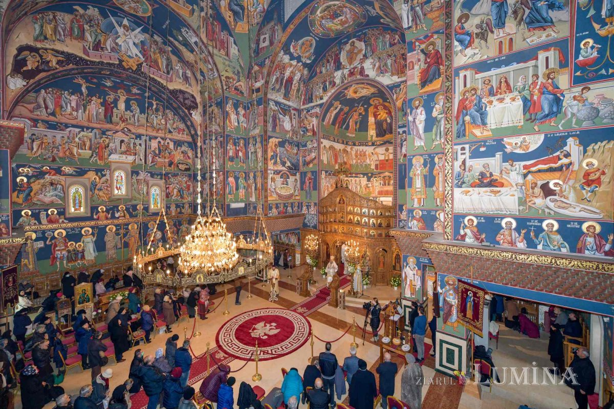 Rugăciune și pomenire la Parohia „Sfânta Vineri”- Drumul Taberei 236601