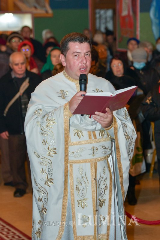 Rugăciune și pomenire la Parohia „Sfânta Vineri”- Drumul Taberei 236611