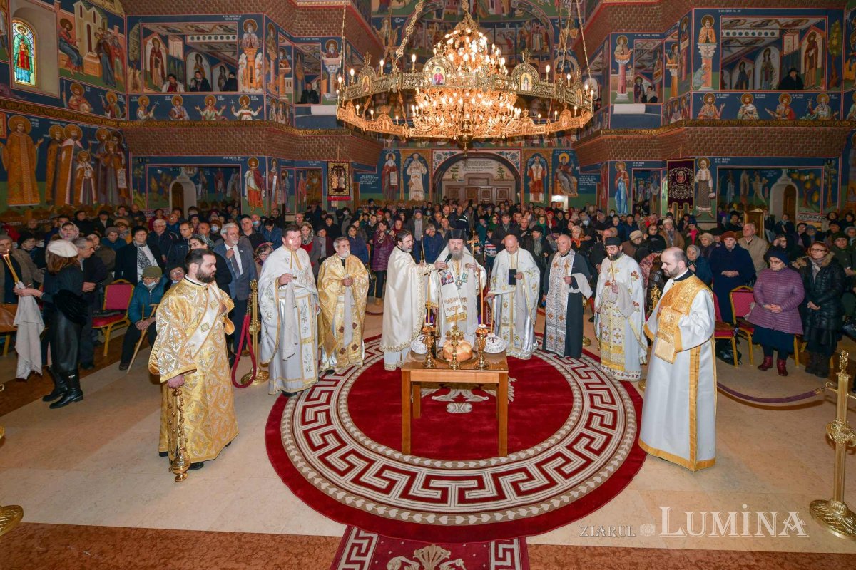 Rugăciune și pomenire la Parohia „Sfânta Vineri”- Drumul Taberei 236613