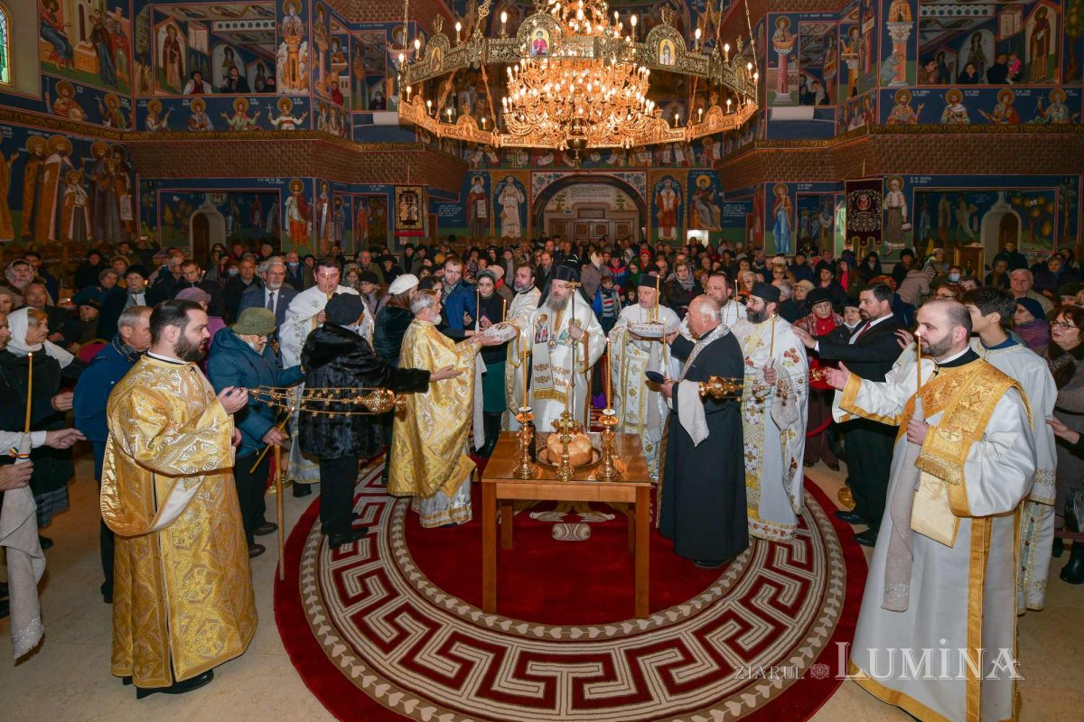 Rugăciune și pomenire la Parohia „Sfânta Vineri”- Drumul Taberei 236615