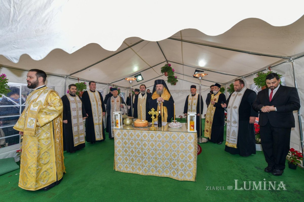 Rugăciune și pomenire la Parohia „Sfânta Vineri”- Drumul Taberei 236618