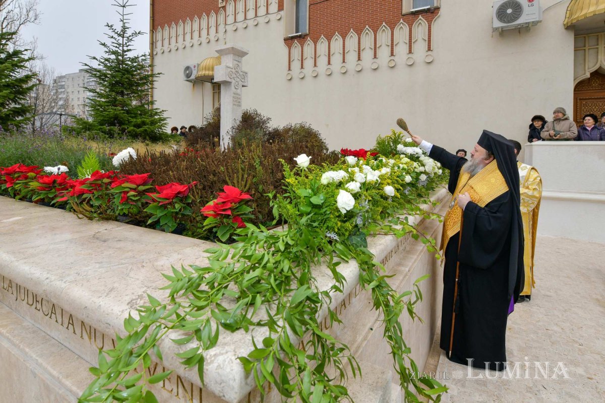 Rugăciune și pomenire la Parohia „Sfânta Vineri”- Drumul Taberei 236620