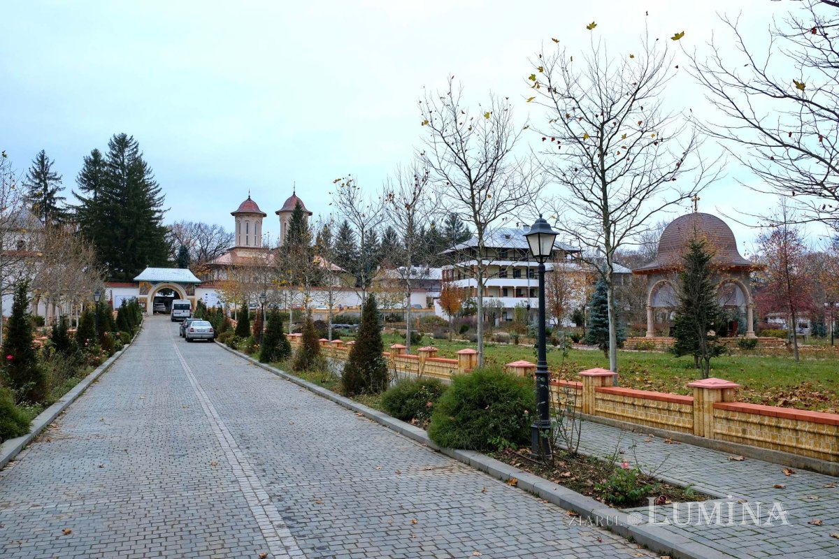 Sub protecția Sfântului Nicolae la Mănăstirea Sitaru 236397