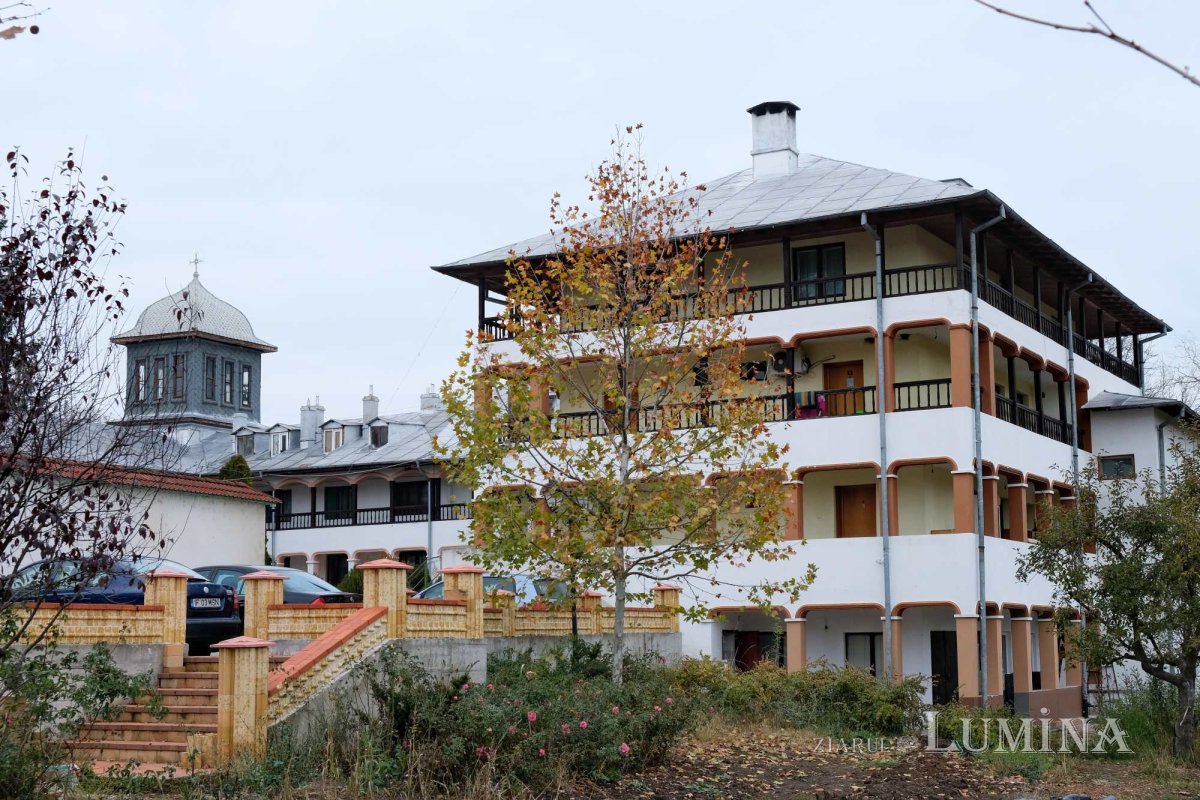 Sub protecția Sfântului Nicolae la Mănăstirea Sitaru 236435