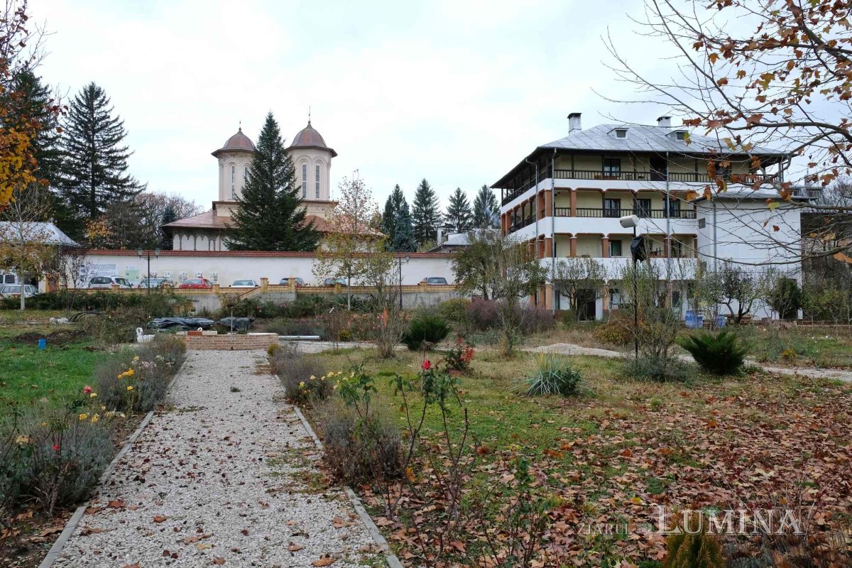 Sub protecția Sfântului Nicolae la Mănăstirea Sitaru 236440