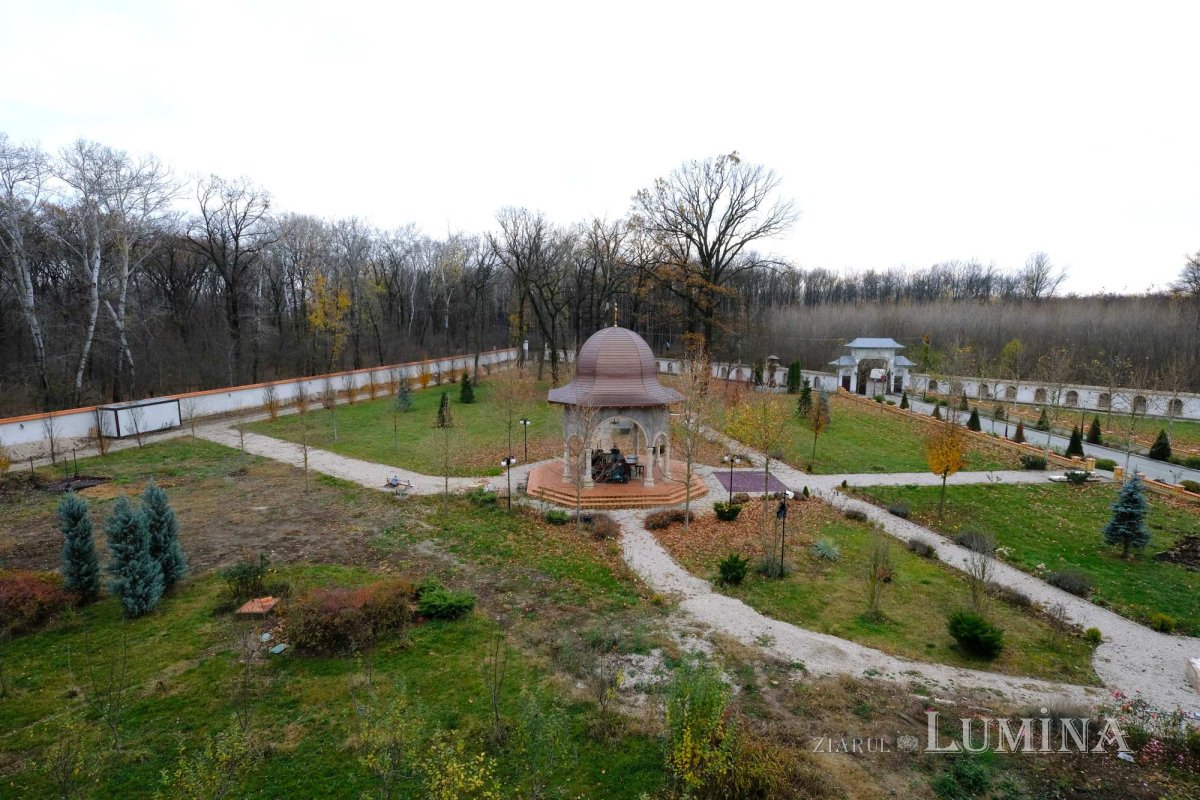 Sub protecția Sfântului Nicolae la Mănăstirea Sitaru 236442