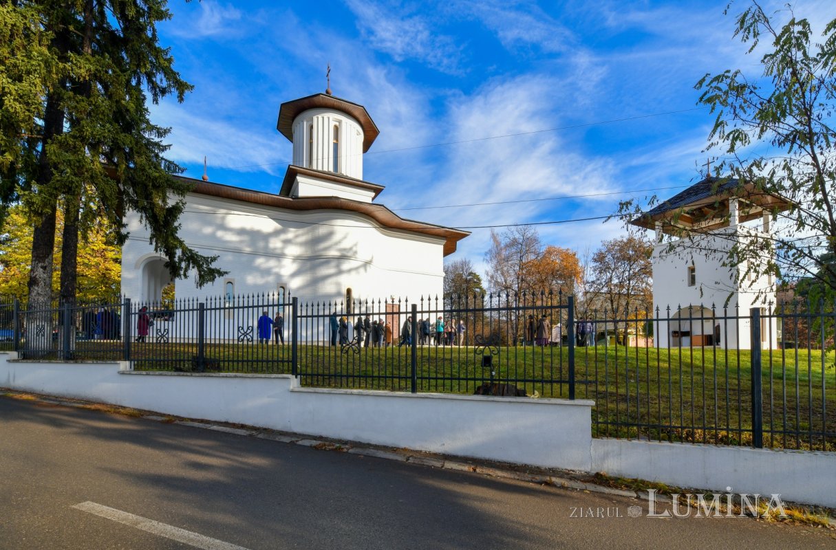 Nou veşmânt pictural pentru capela unui spital din Câmpina 236704