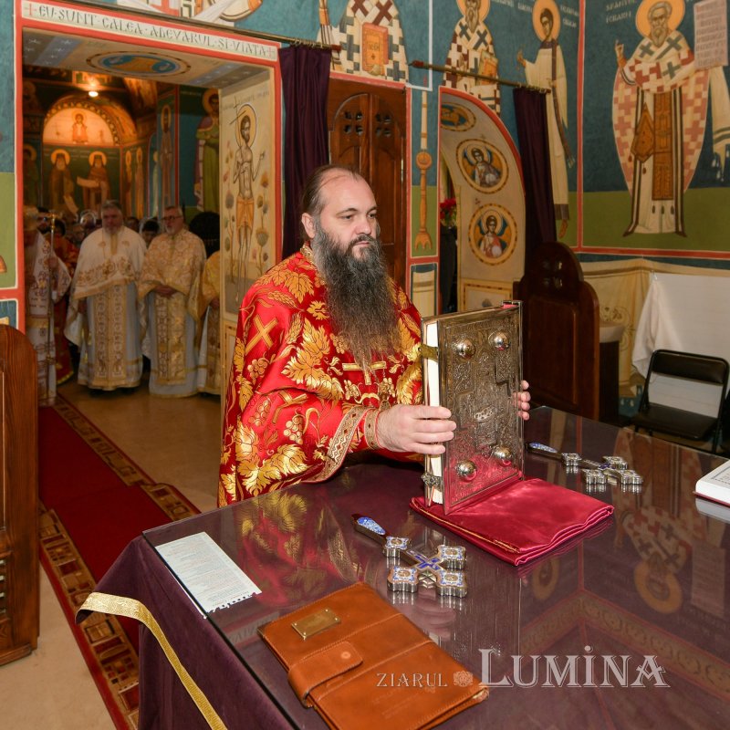 Nou veşmânt pictural pentru capela unui spital din Câmpina 236712