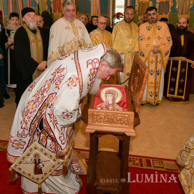 Nou veşmânt pictural pentru capela unui spital din Câmpina 236717