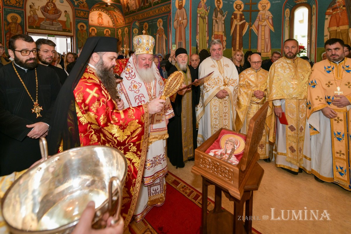 Nou veşmânt pictural pentru capela unui spital din Câmpina 236719