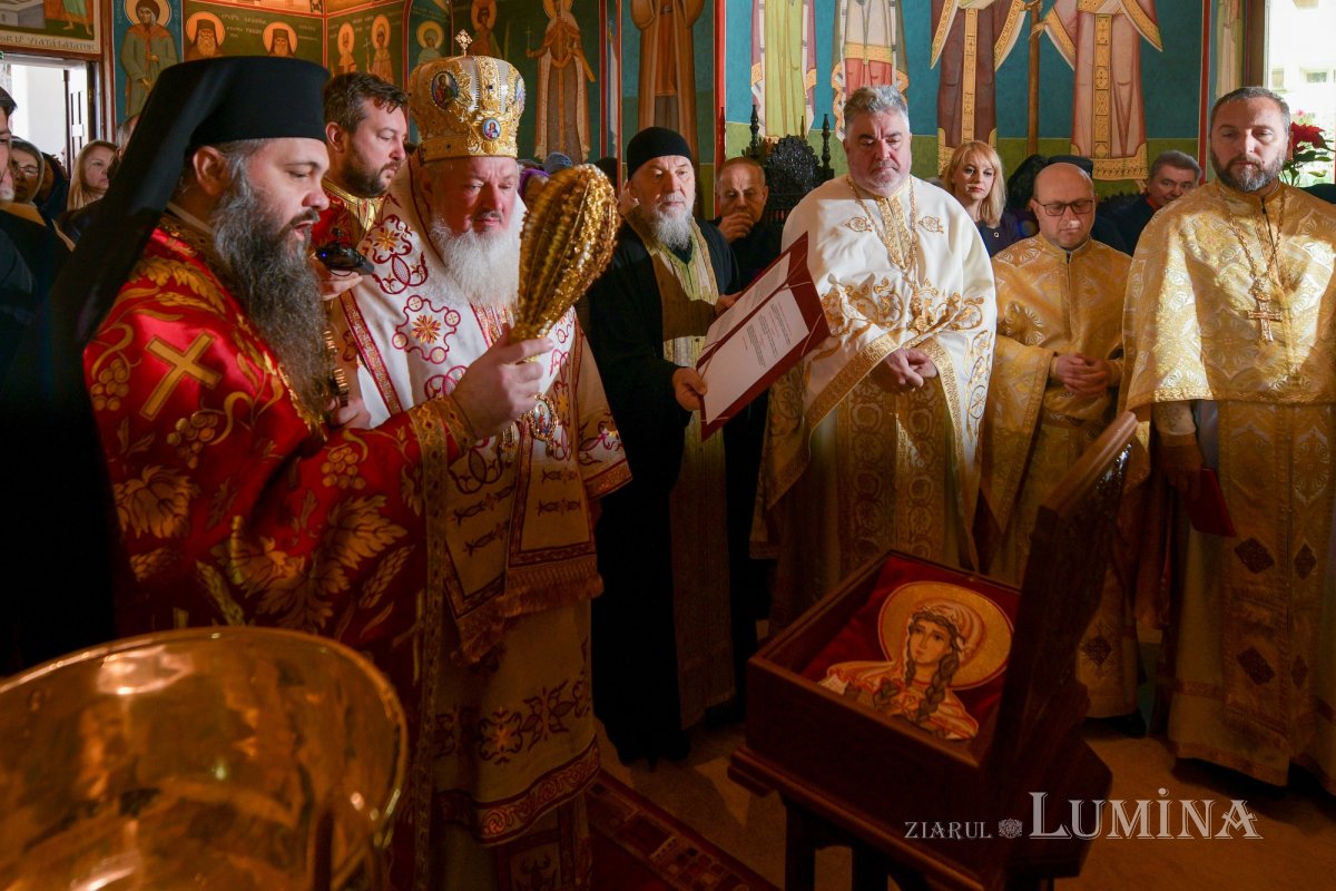 Nou veşmânt pictural pentru capela unui spital din Câmpina 236721