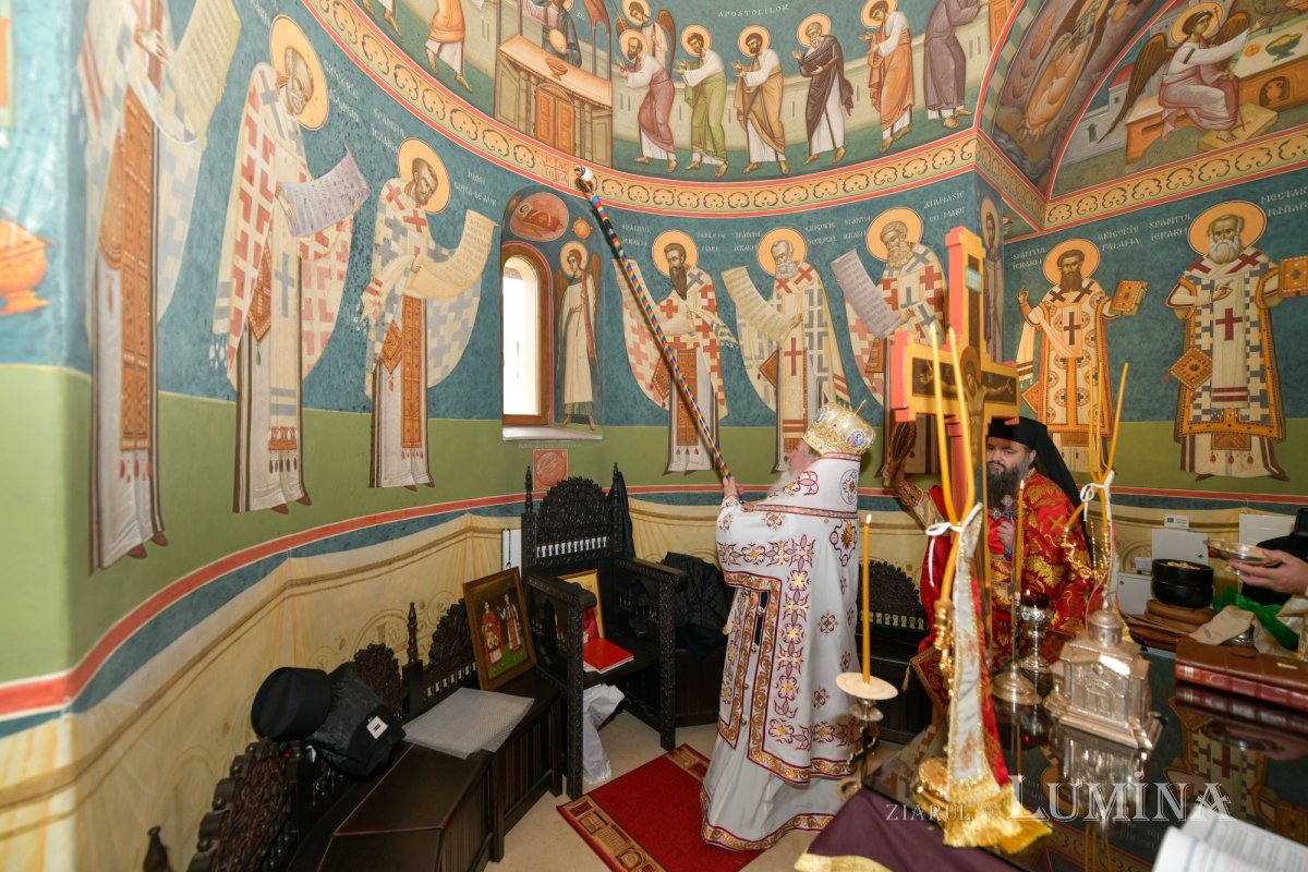 Nou veşmânt pictural pentru capela unui spital din Câmpina 236725