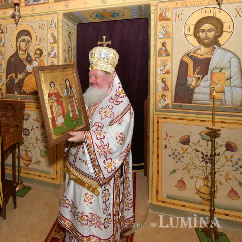 Nou veşmânt pictural pentru capela unui spital din Câmpina 236731