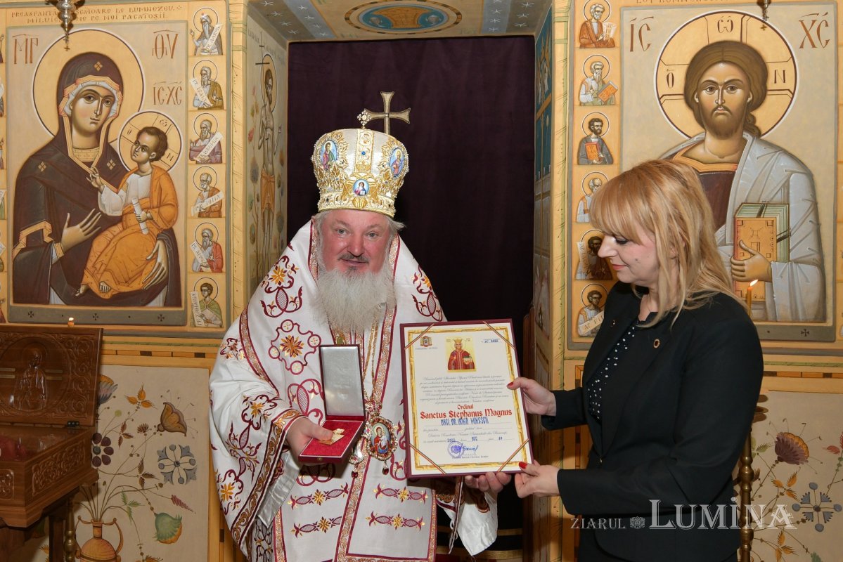 Nou veşmânt pictural pentru capela unui spital din Câmpina 236732