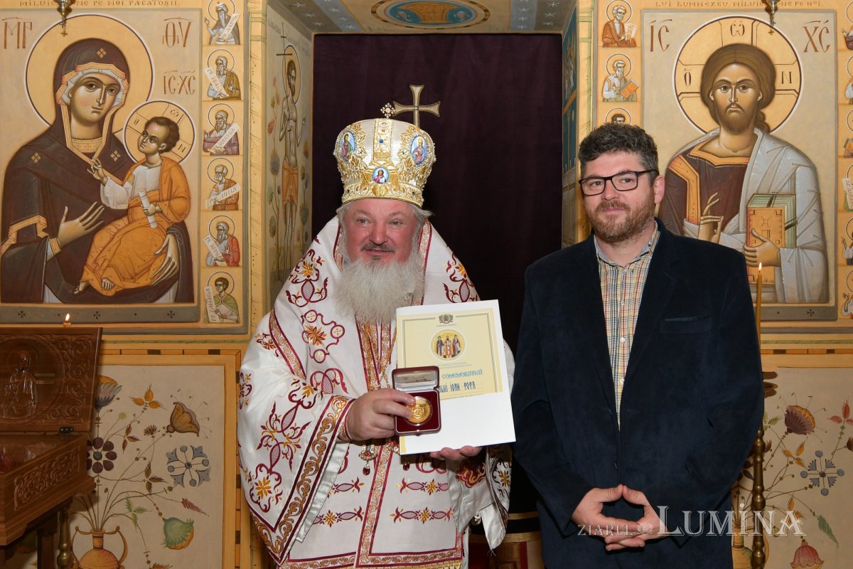 Nou veşmânt pictural pentru capela unui spital din Câmpina 236734