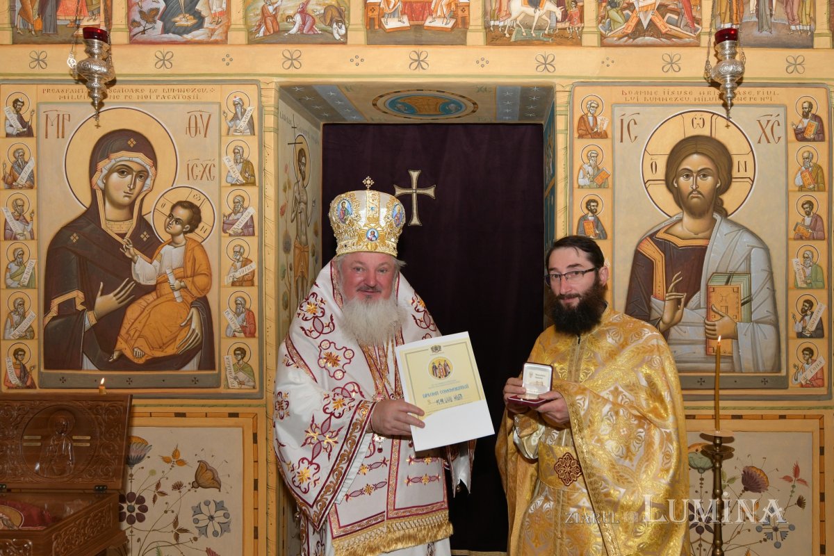 Nou veşmânt pictural pentru capela unui spital din Câmpina 236736