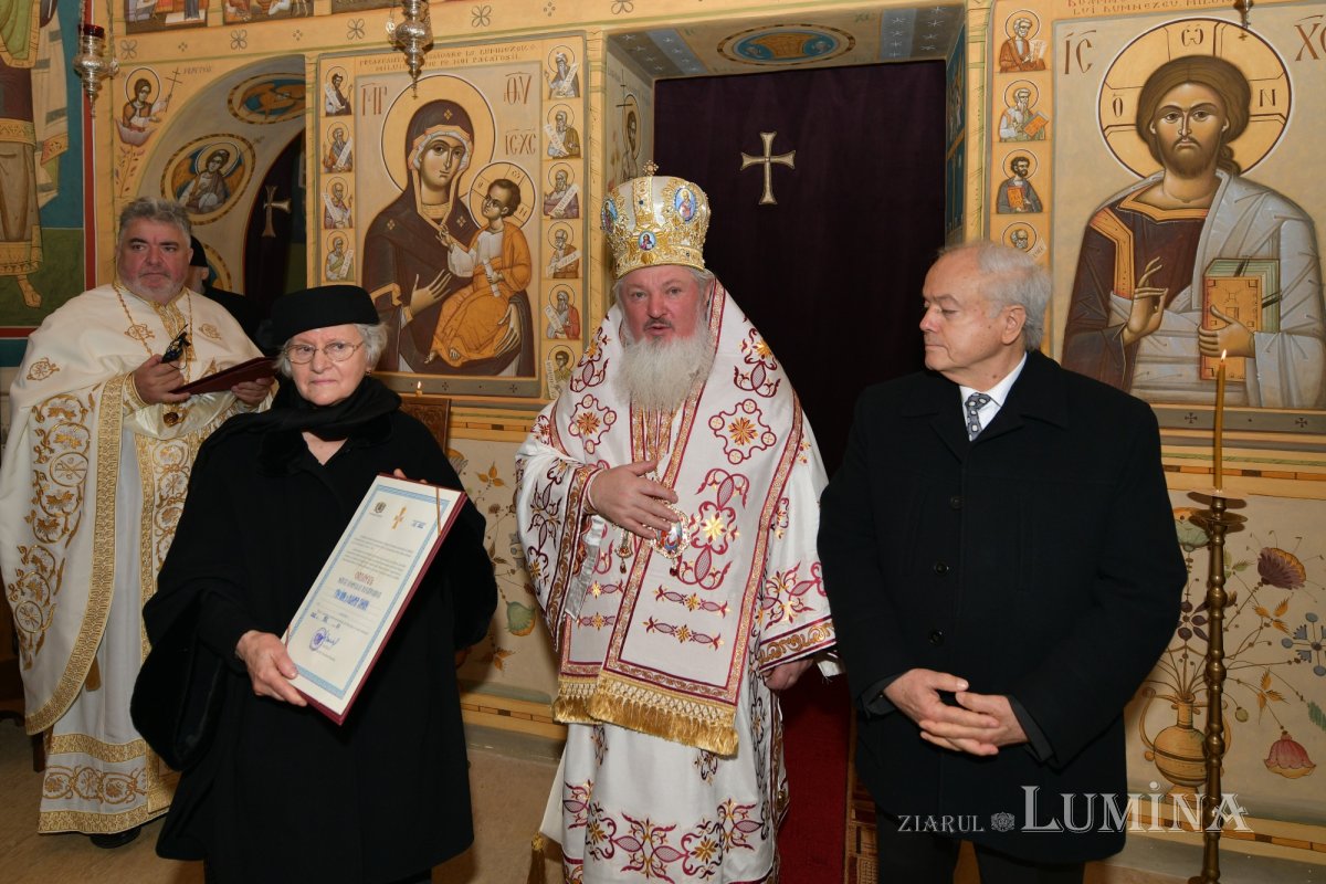 Nou veşmânt pictural pentru capela unui spital din Câmpina 236737