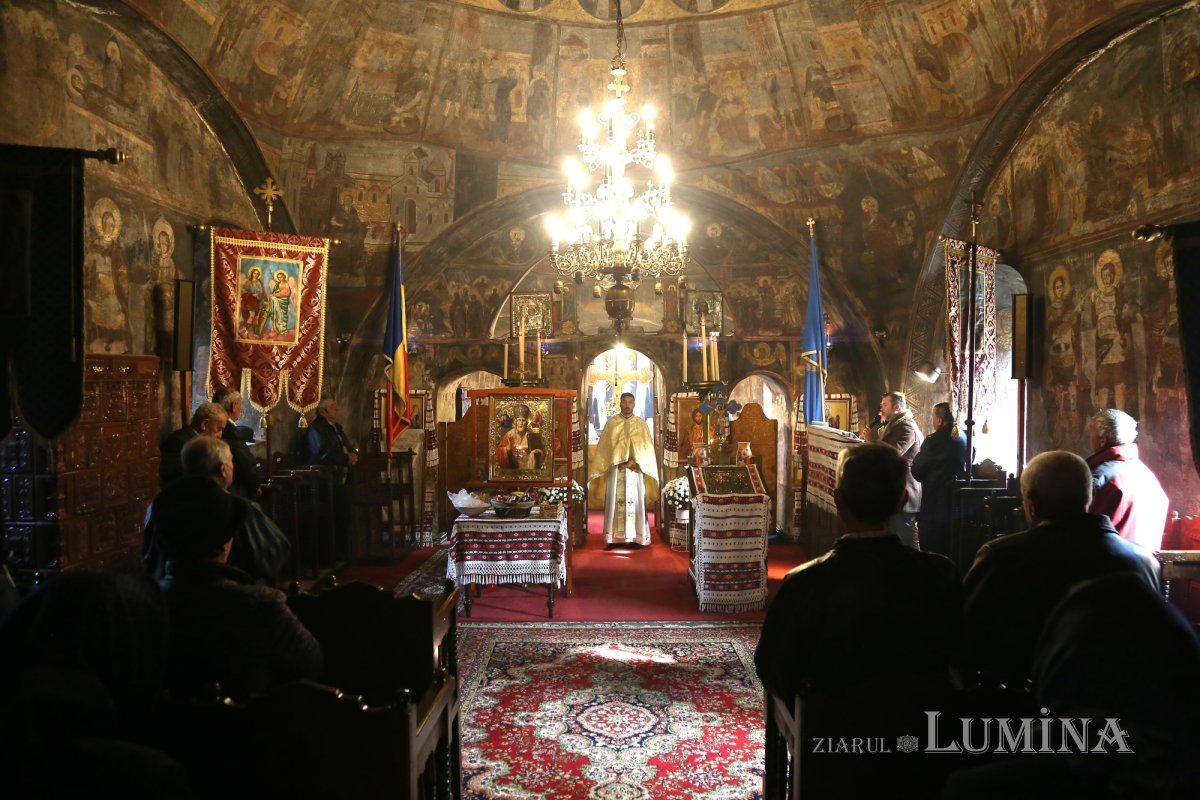 Darurile Sfântului Nicolae revărsate la Fântânele, Sibiu 236778