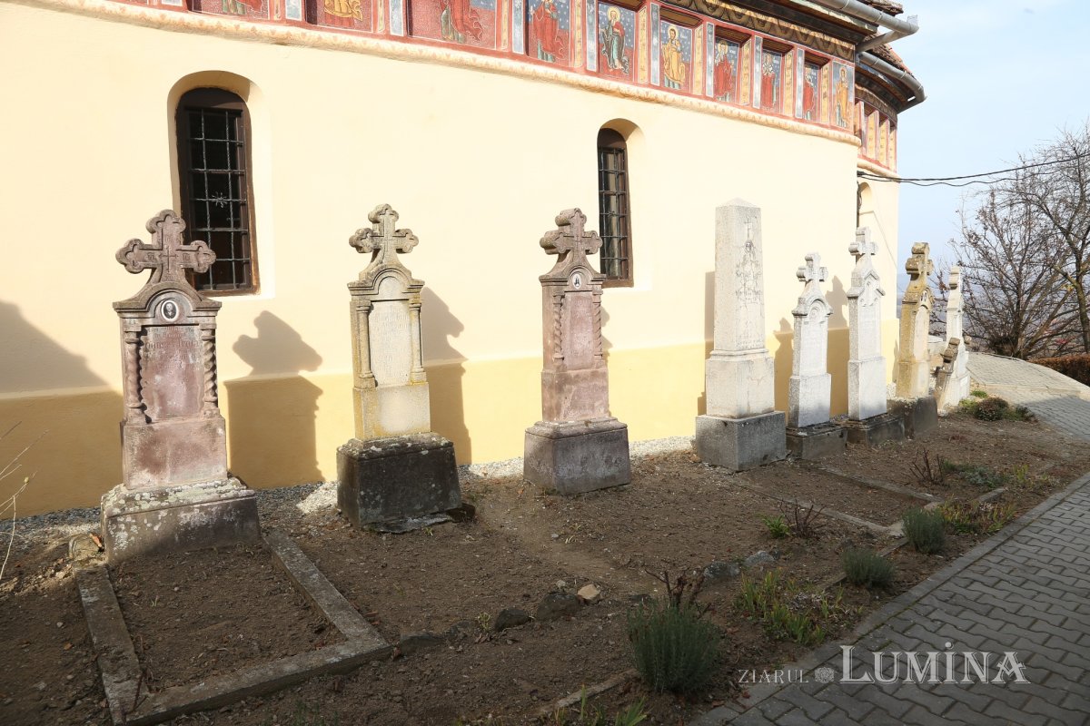 Darurile Sfântului Nicolae revărsate la Fântânele, Sibiu 236780