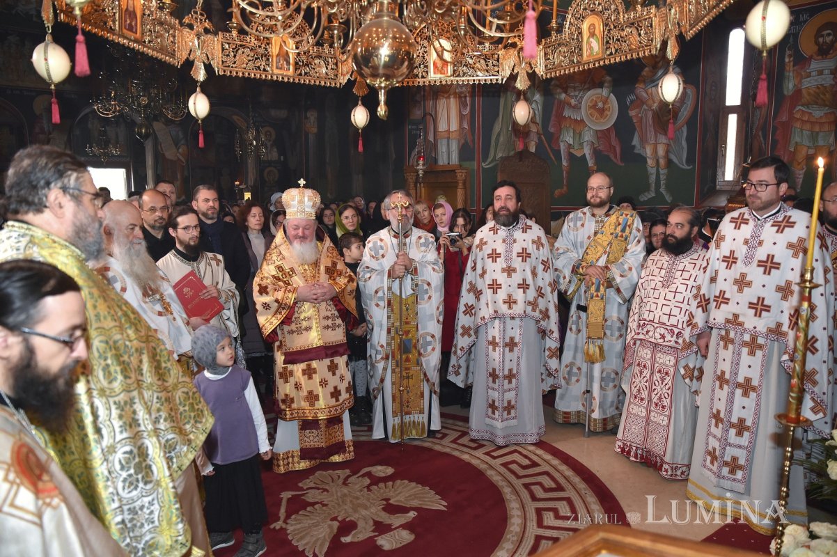 Întreită bucurie pentru comunitatea Bisericii „Sfântul Grigorie Palama” 237052