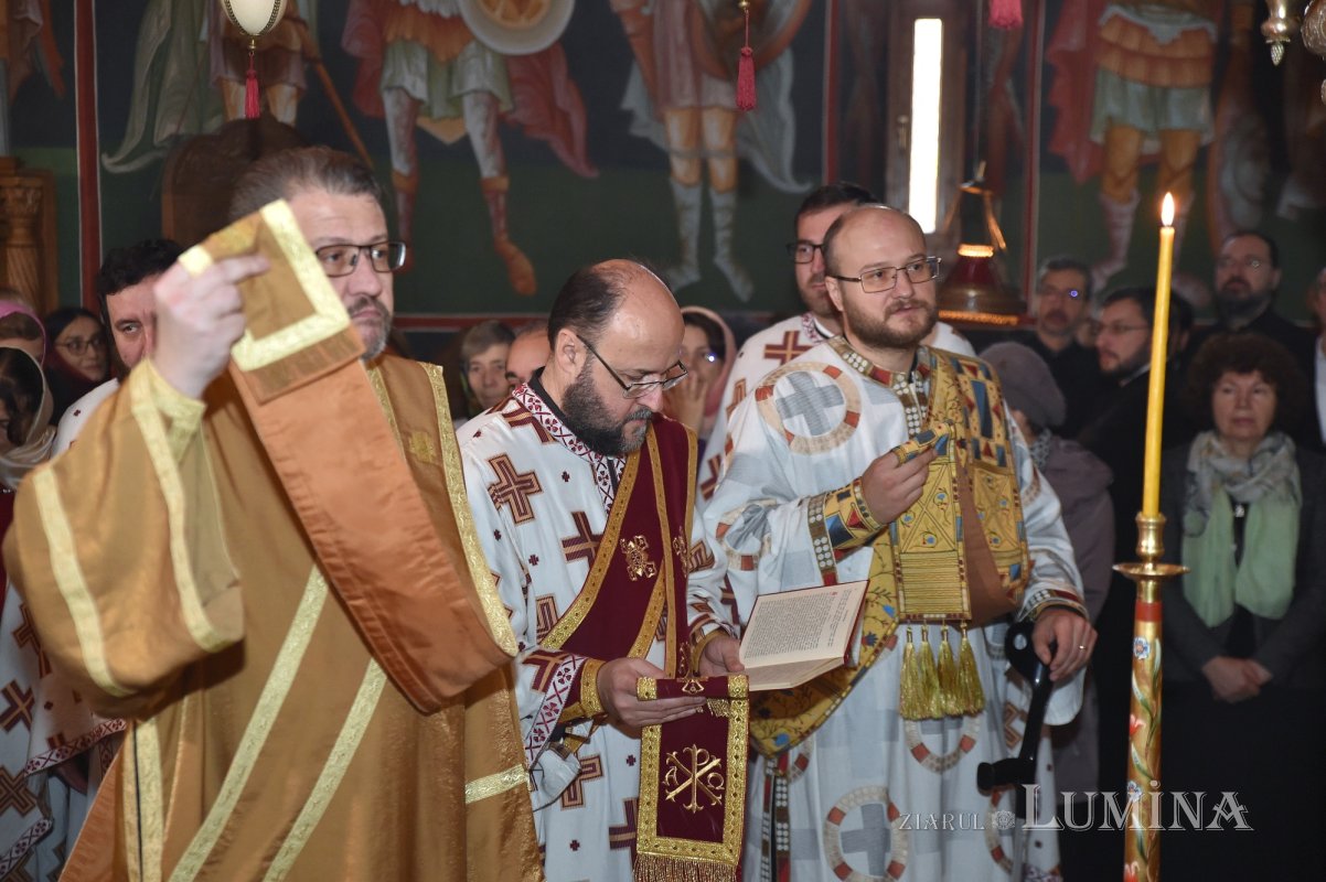 Întreită bucurie pentru comunitatea Bisericii „Sfântul Grigorie Palama” 237055