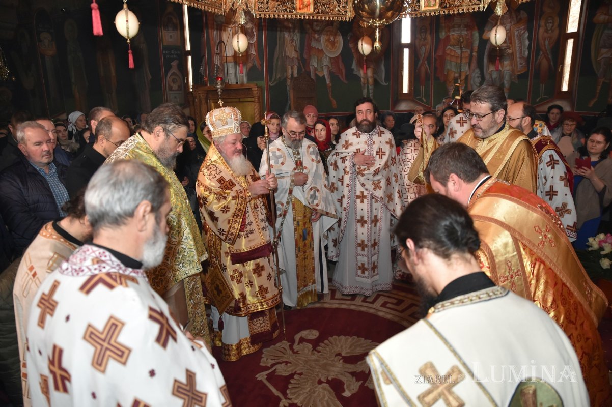 Întreită bucurie pentru comunitatea Bisericii „Sfântul Grigorie Palama” 237058