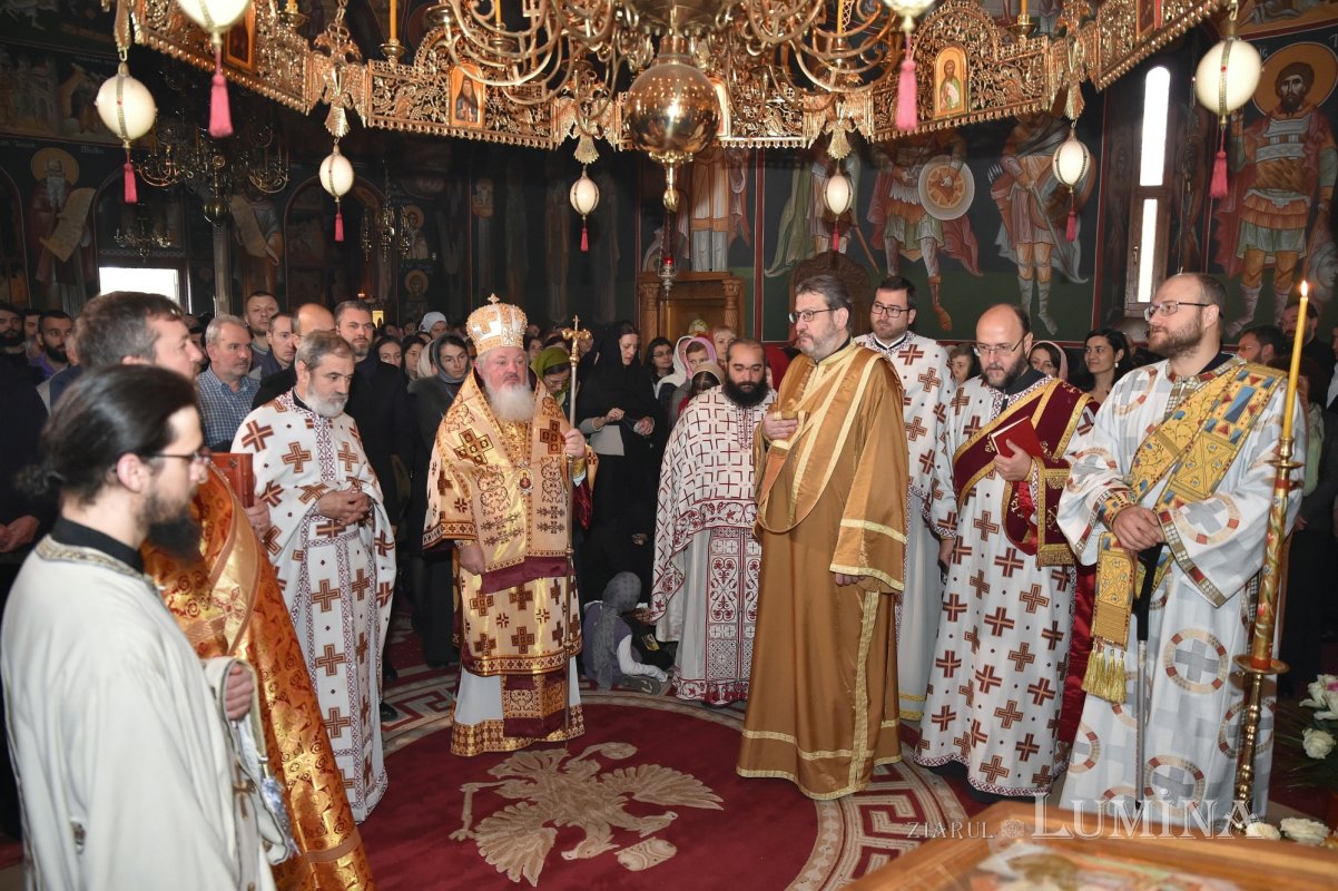 Întreită bucurie pentru comunitatea Bisericii „Sfântul Grigorie Palama” 237060