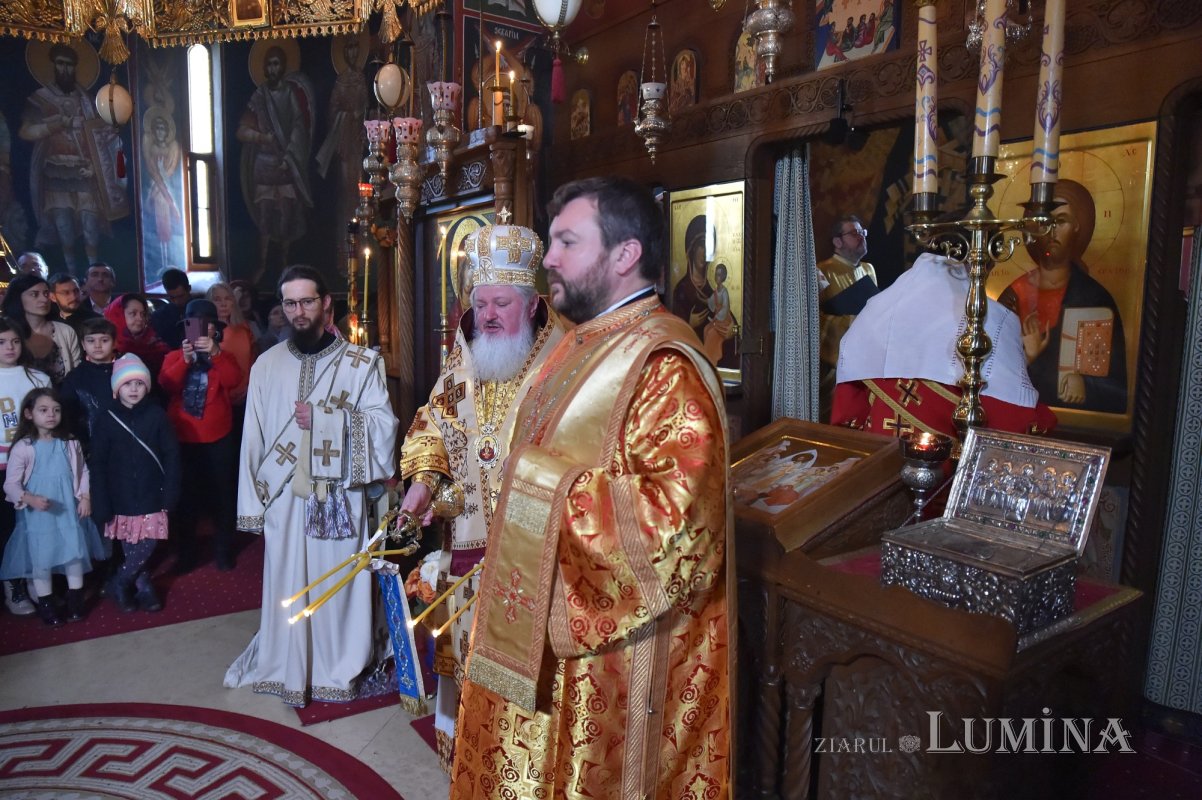 Întreită bucurie pentru comunitatea Bisericii „Sfântul Grigorie Palama” 237066