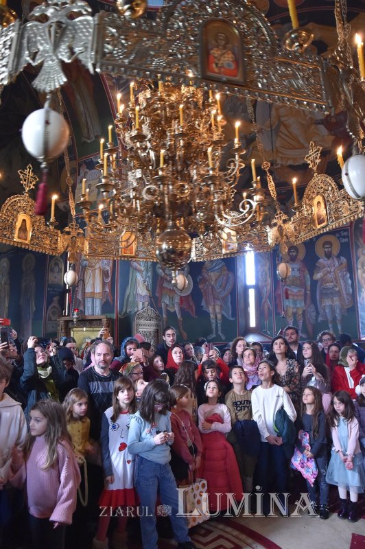 Întreită bucurie pentru comunitatea Bisericii „Sfântul Grigorie Palama” 237075